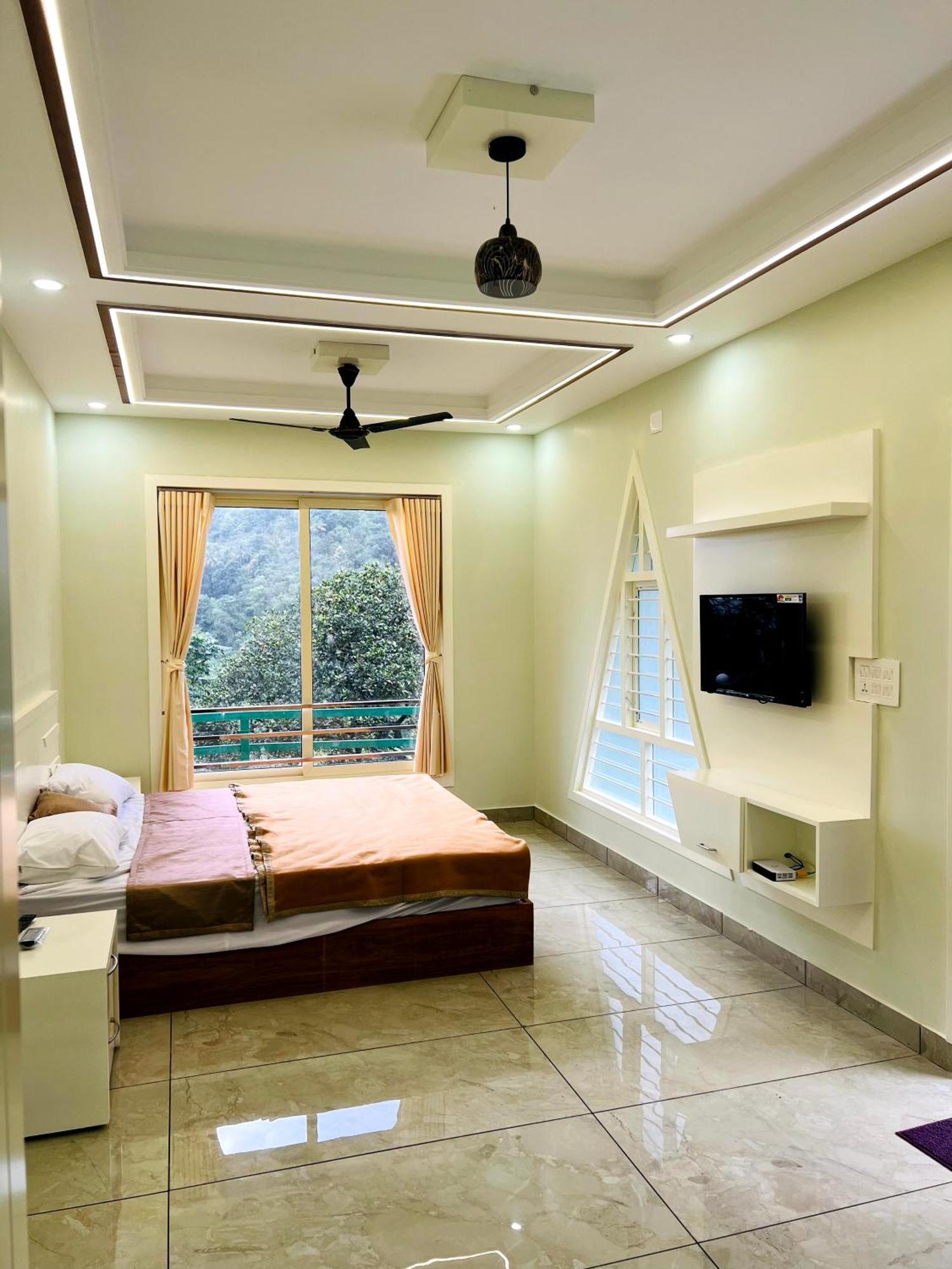 Royal Mount Inn Resorts Paithalmala Стая снимка